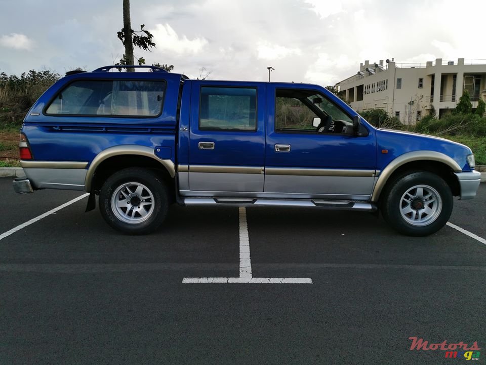 1999' Isuzu Double Cab 4x4 photo #3