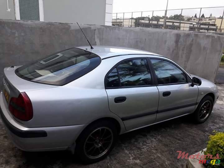 2000' Mitsubishi Carisma photo #2