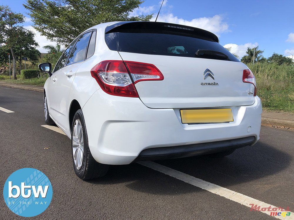 2015' Citroen C4 photo #3