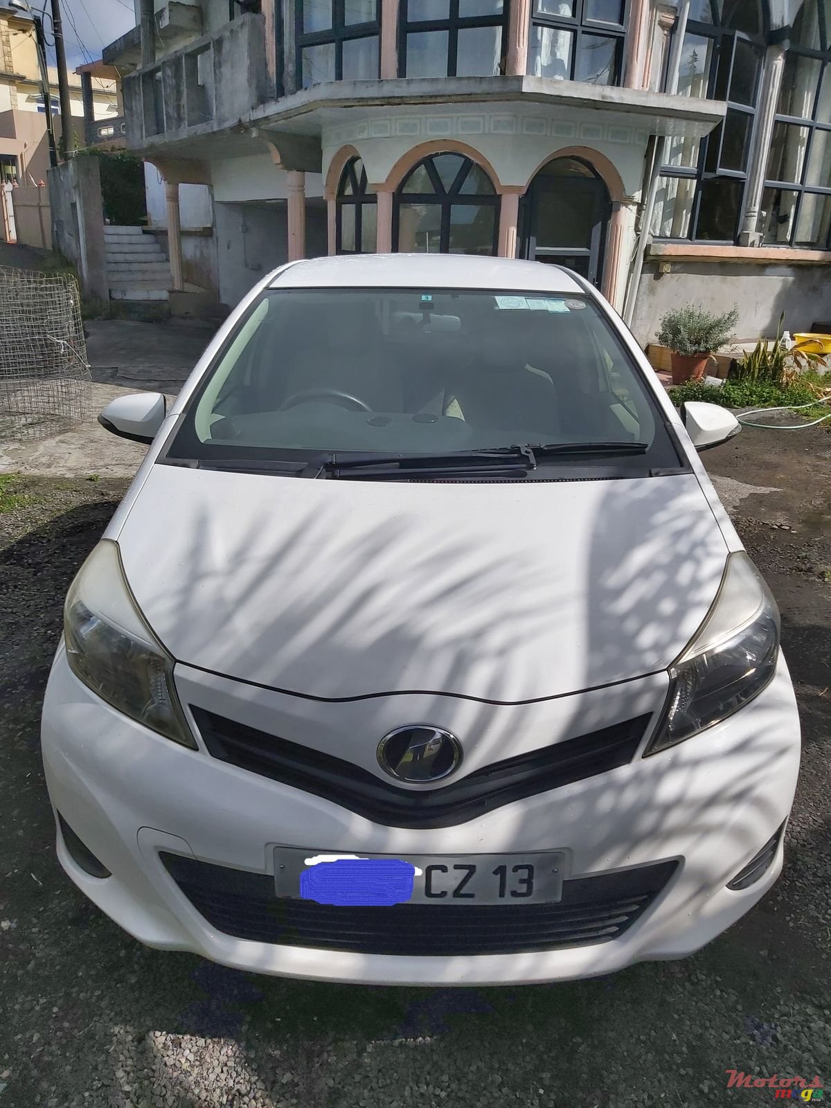 2013' Toyota Vitz photo #5