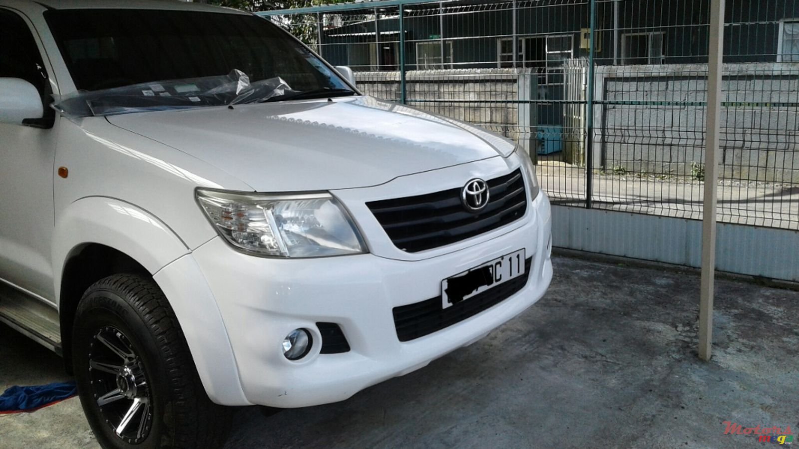 2011' Toyota Hilux No photo #2