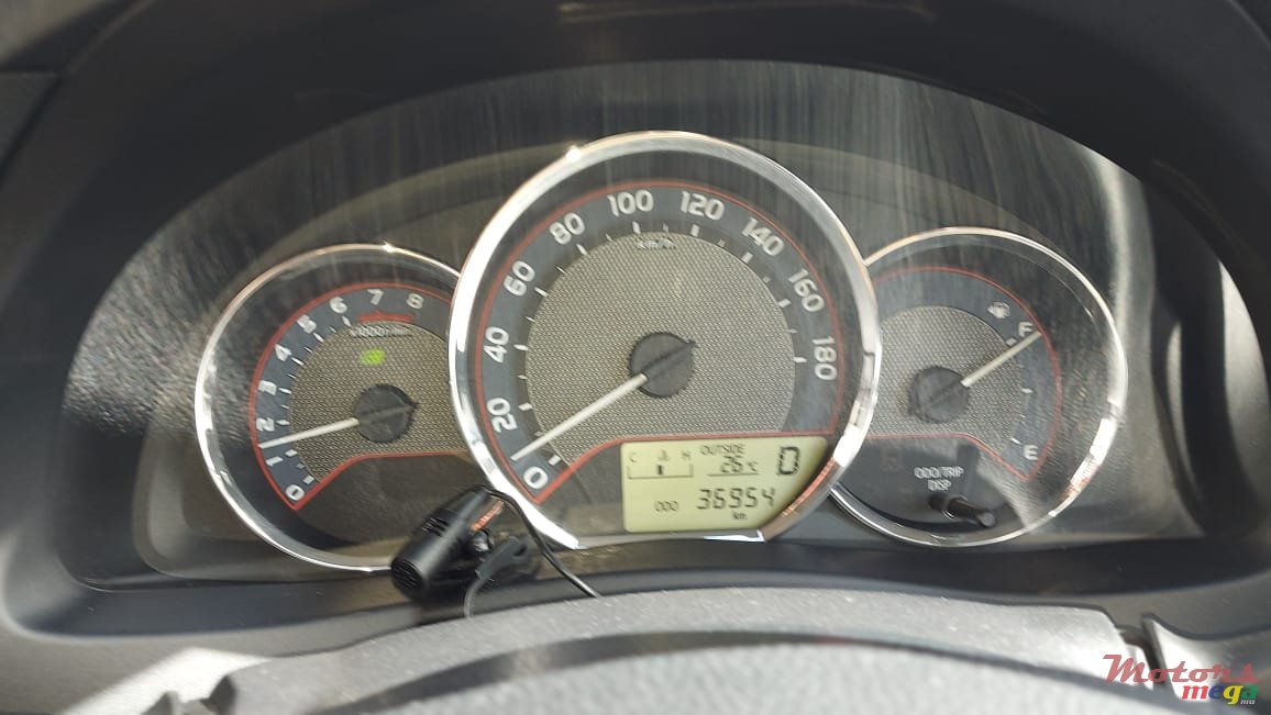 2014' Toyota Auris photo #6