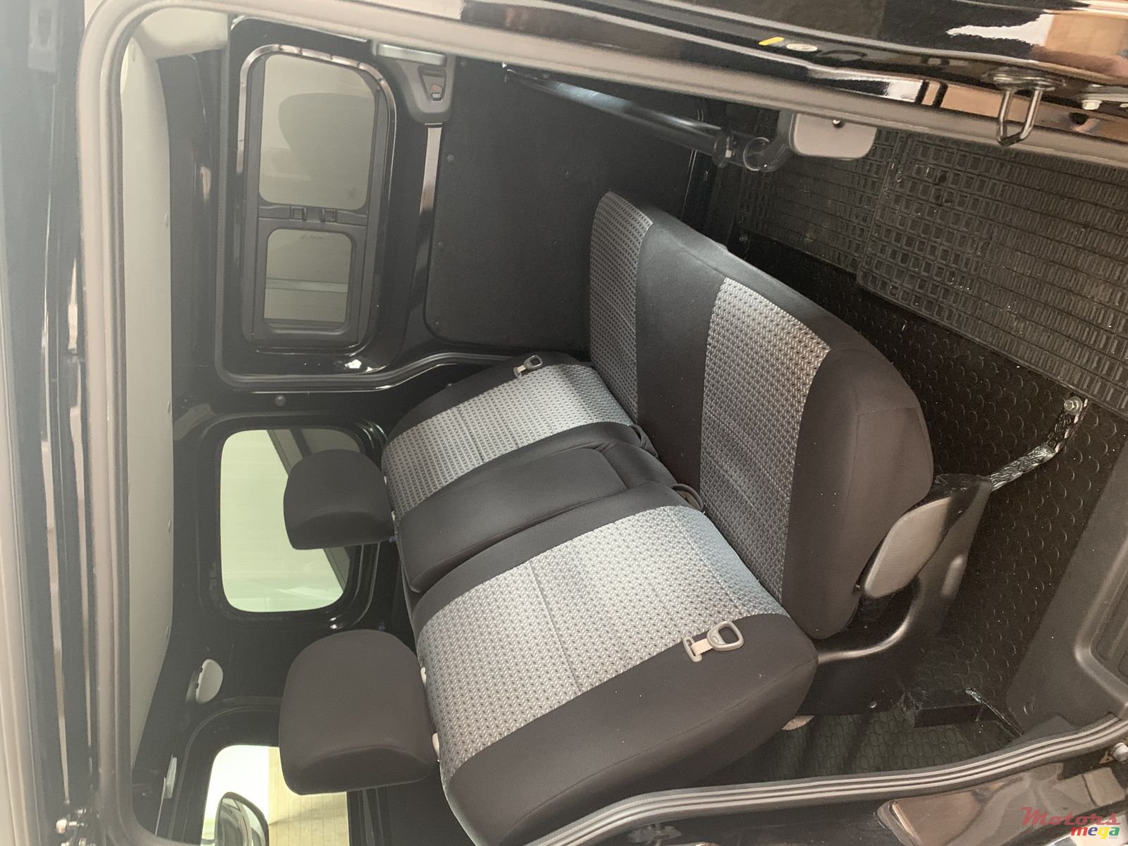 2015' Nissan NV photo #3