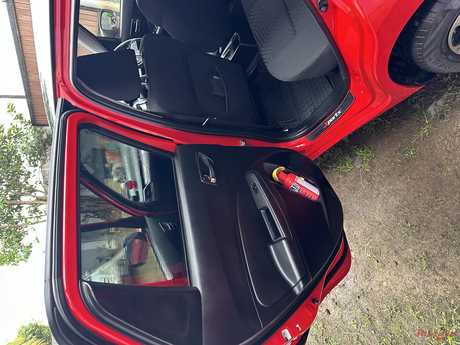 2021' Suzuki Swift photo #2