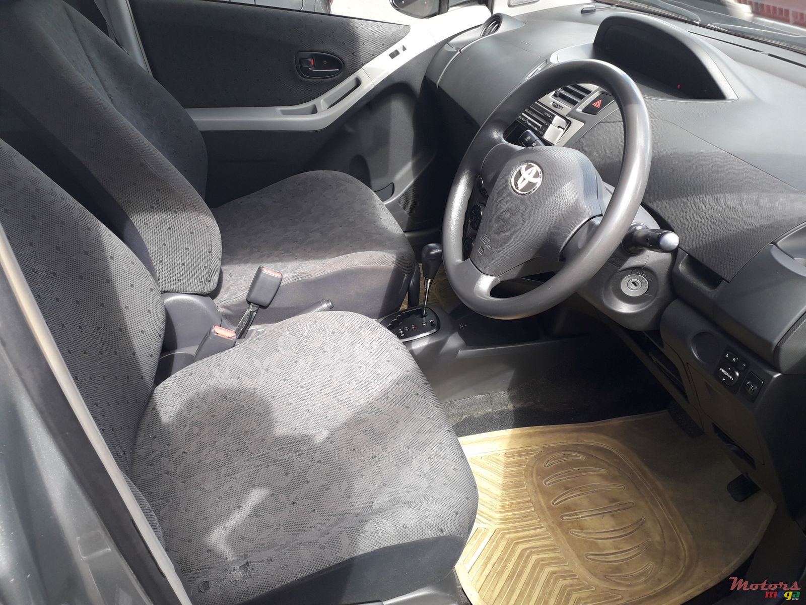 2010' Toyota Vitz Automatic 1000cc photo #3