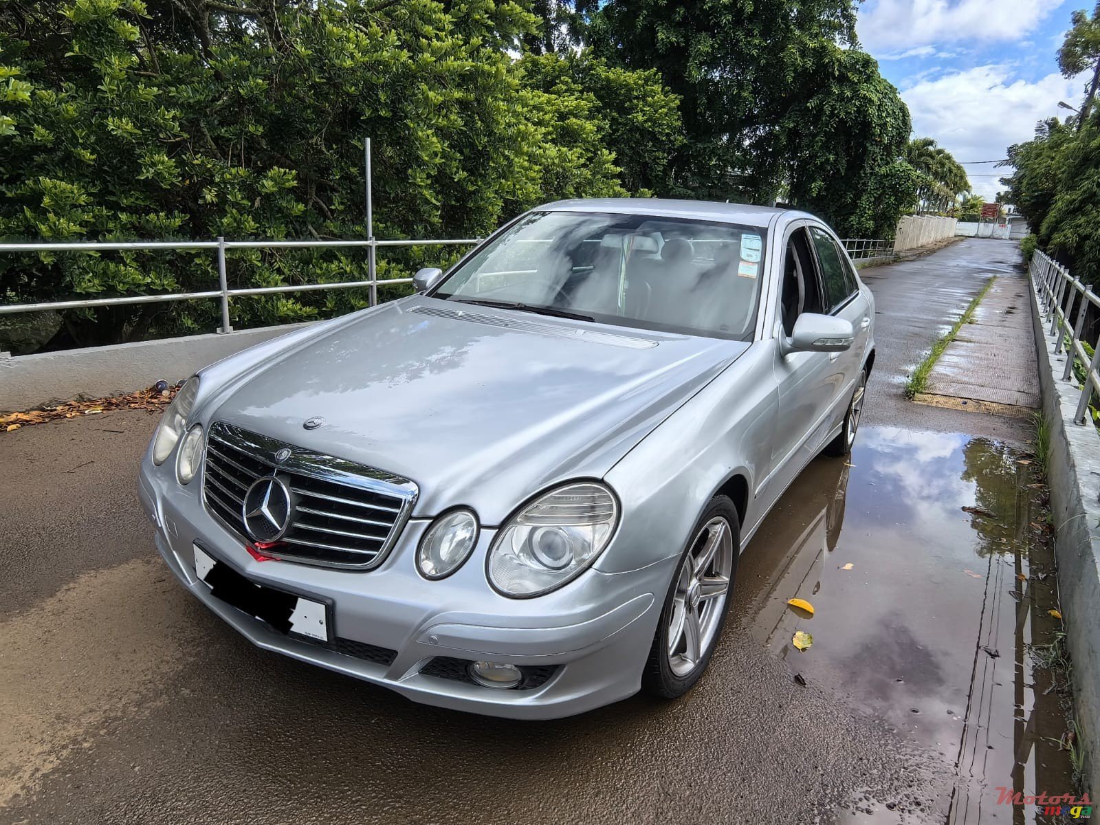 2009' Mercedes-Benz E 280 photo #1