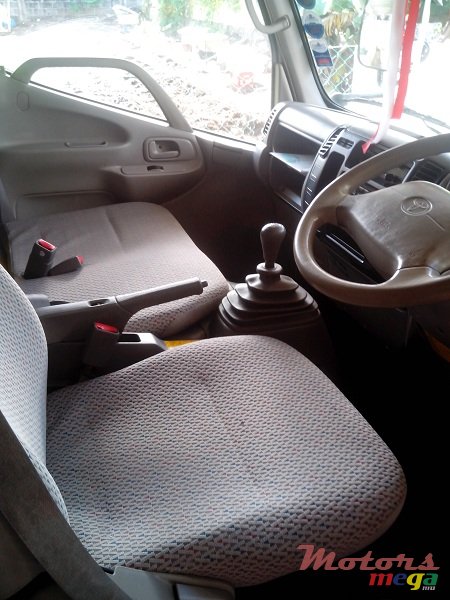 2004' Toyota HiAce Dyna photo #5