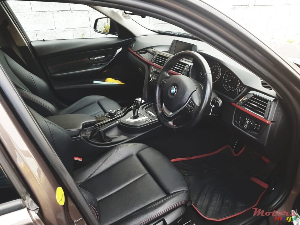 2013' BMW 3 Series photo #4