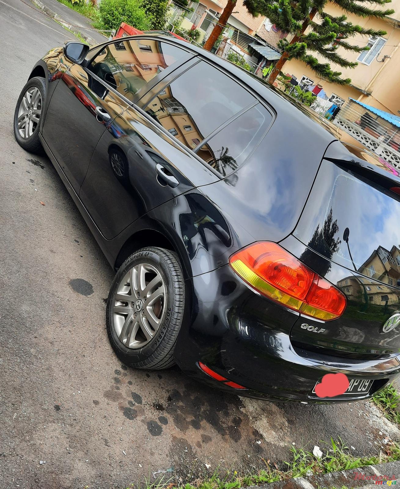 2009' Volkswagen Golf photo #7