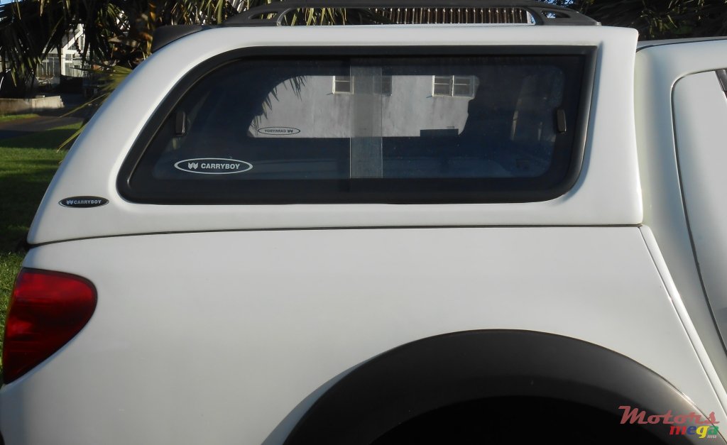 2008' Mitsubishi L 200 with carryboy photo #4