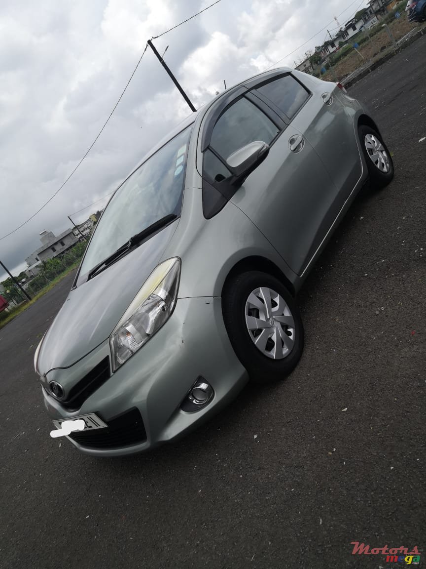2011' Toyota Vitz 1300cc photo #2