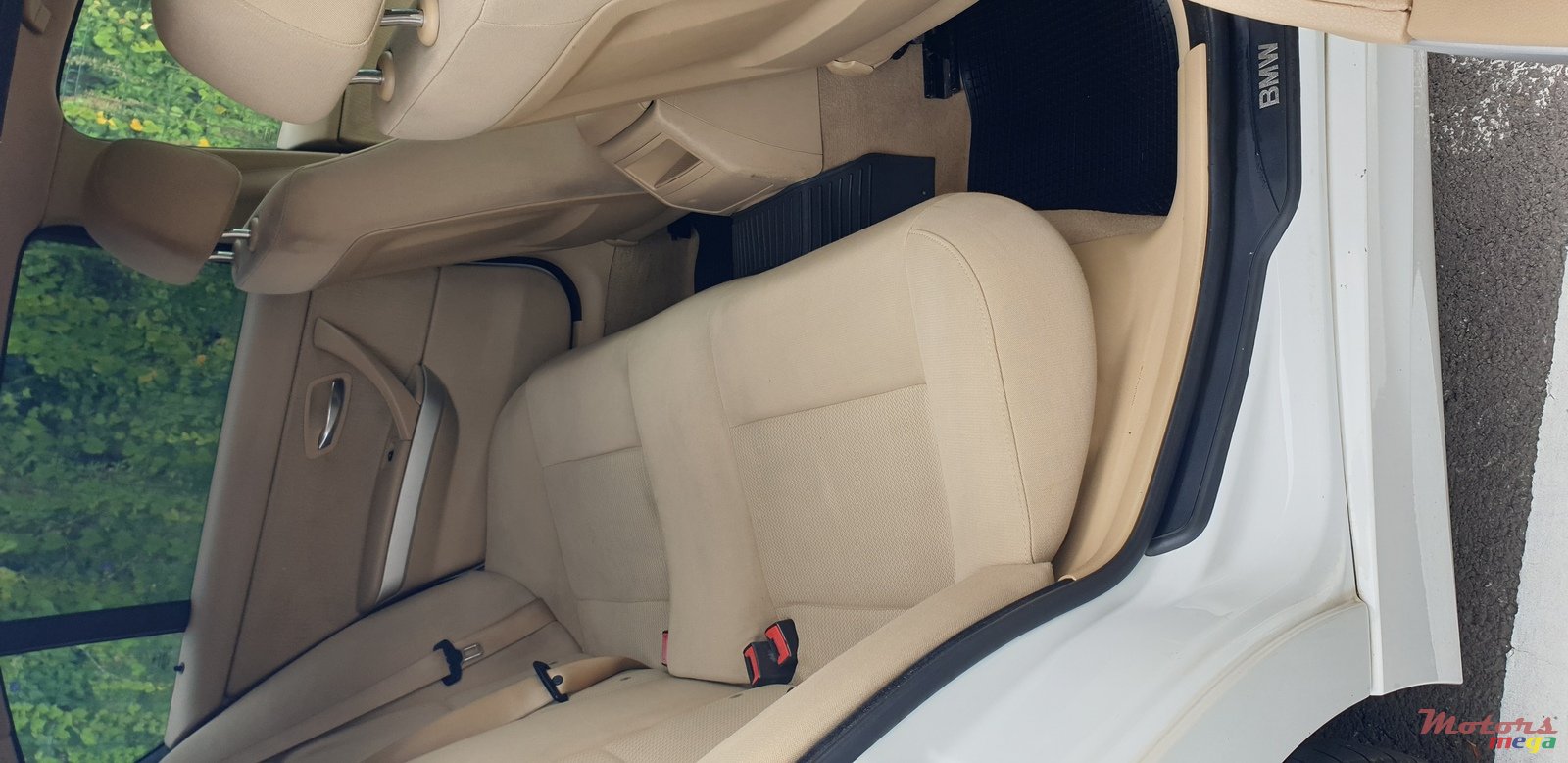 2010' BMW 318 i photo #7