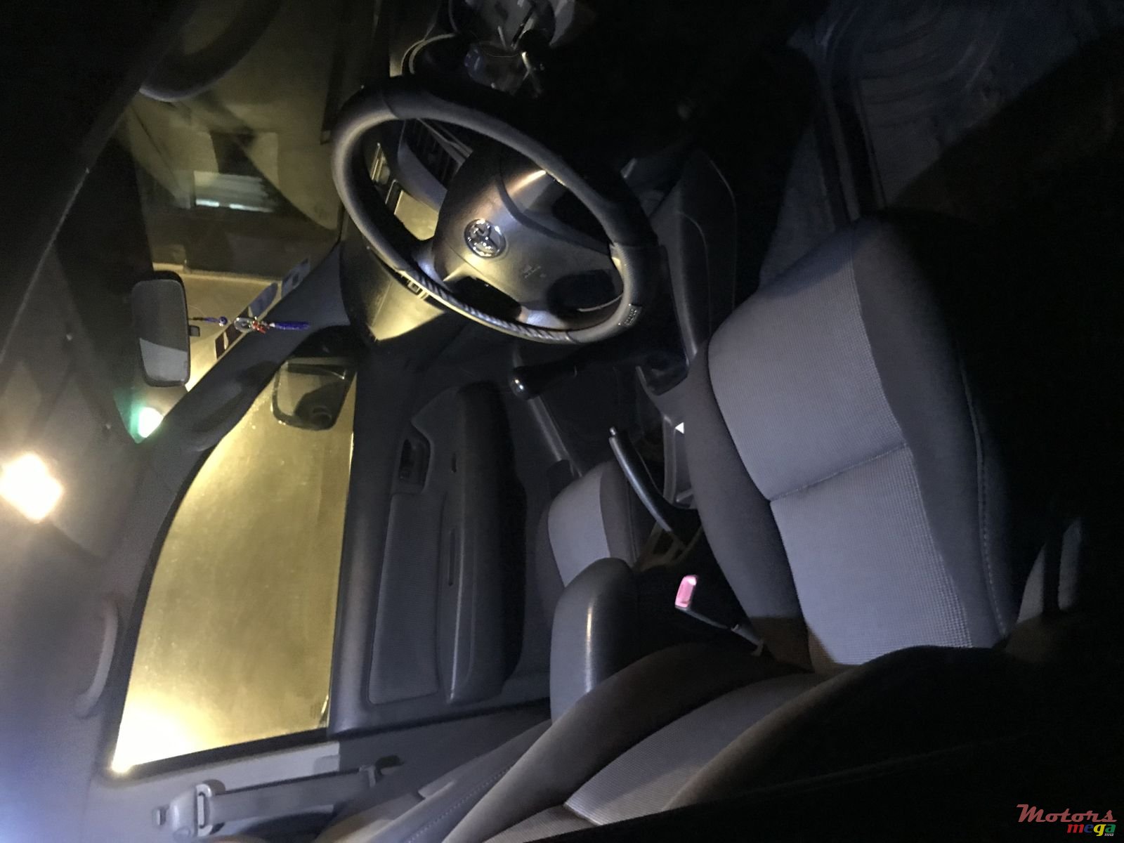 2011' Toyota Hilux Turbo photo #3