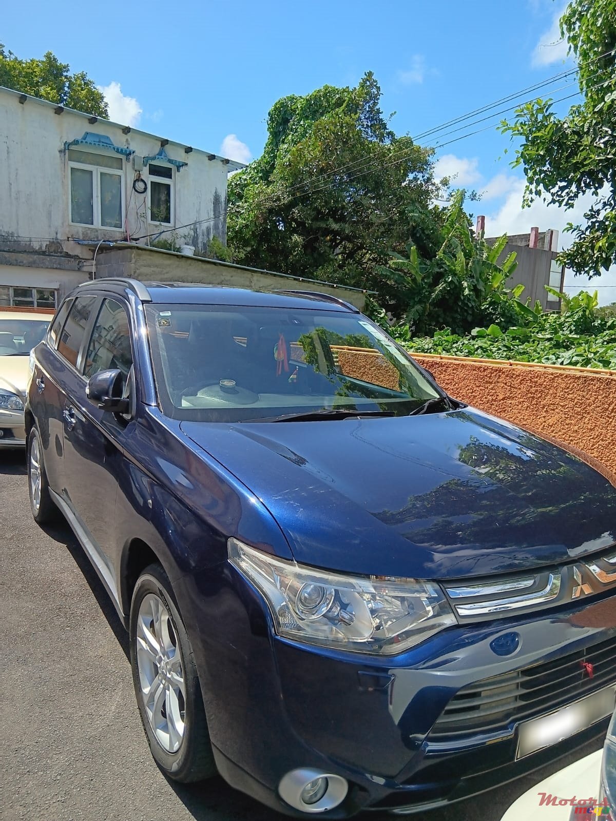 2014' Mitsubishi Outlander photo #3