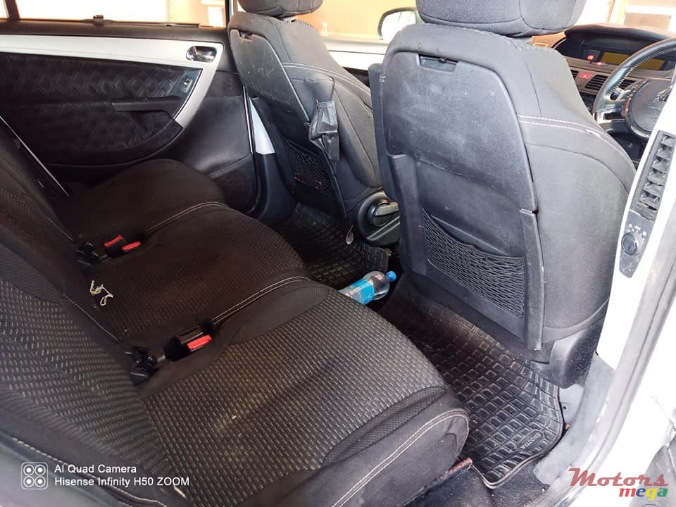 2011' Citroen C3 Picasso GRAND PICASSO photo #7