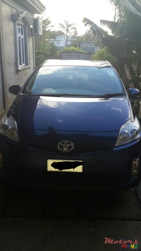 2012' Toyota Prius photo #2