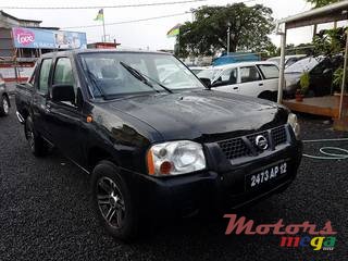 2012' Nissan Navara 2x4 photo #3