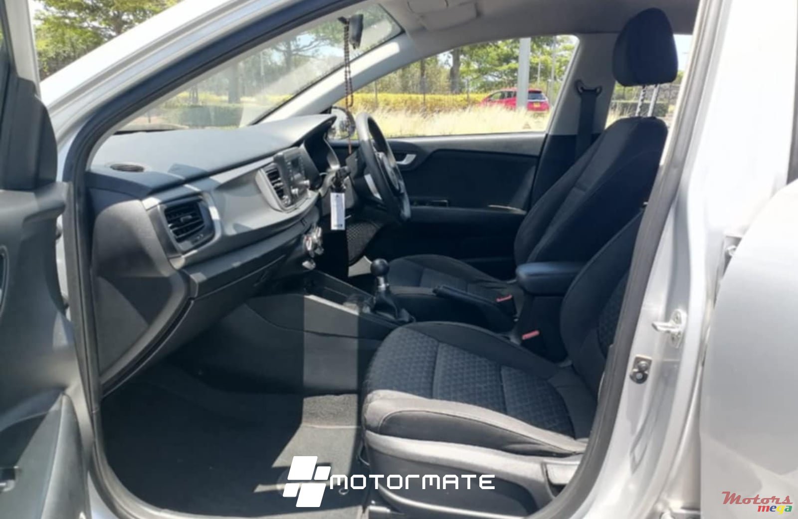 2017' Kia Rio photo #5