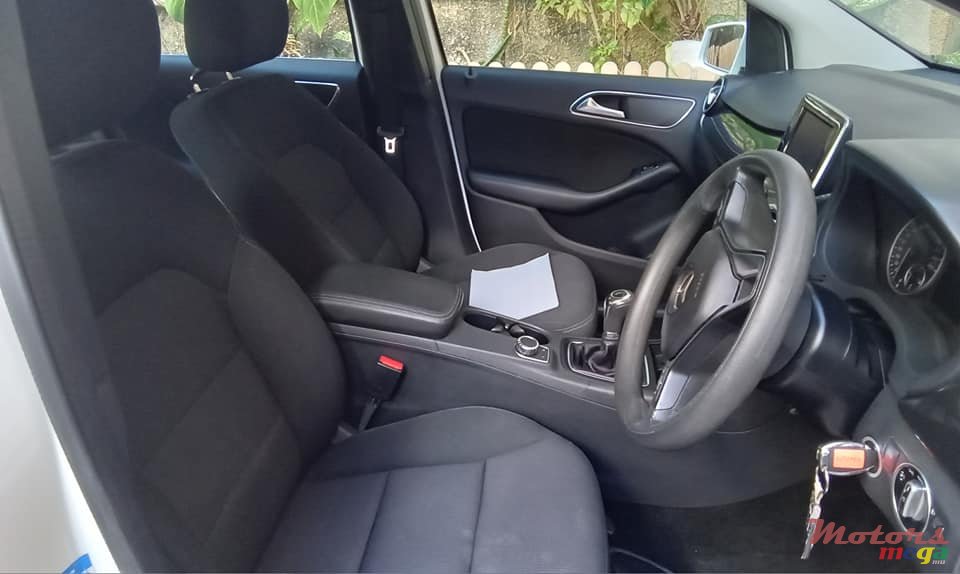 2016' Mercedes-Benz B 200 photo #6