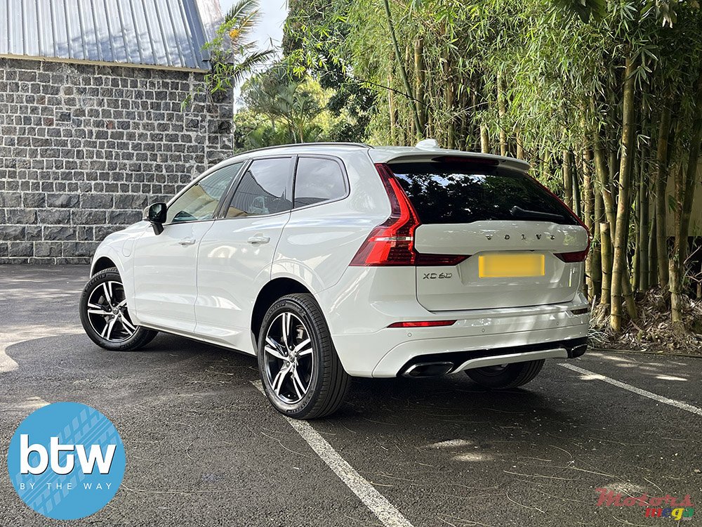 2020' Volvo XC60 T8 Recharge Plug-in Hybrid photo #3
