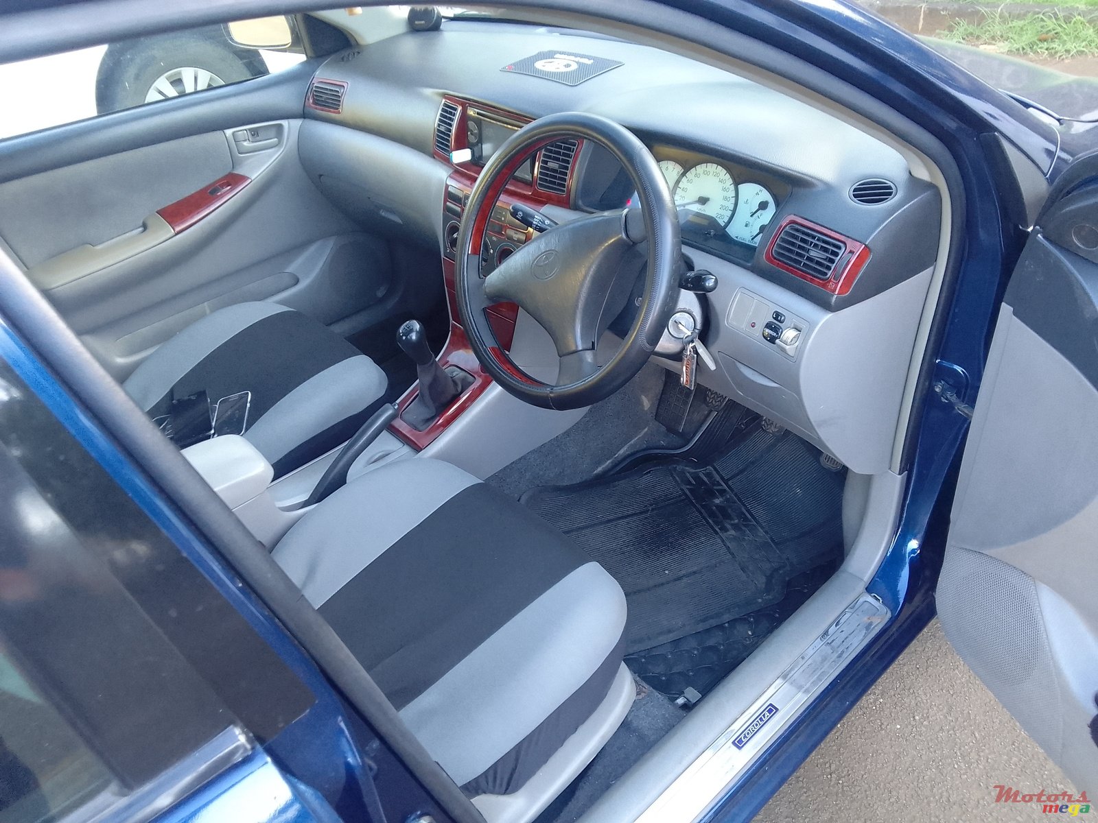 2002' Toyota Corolla NZE 121 photo #5