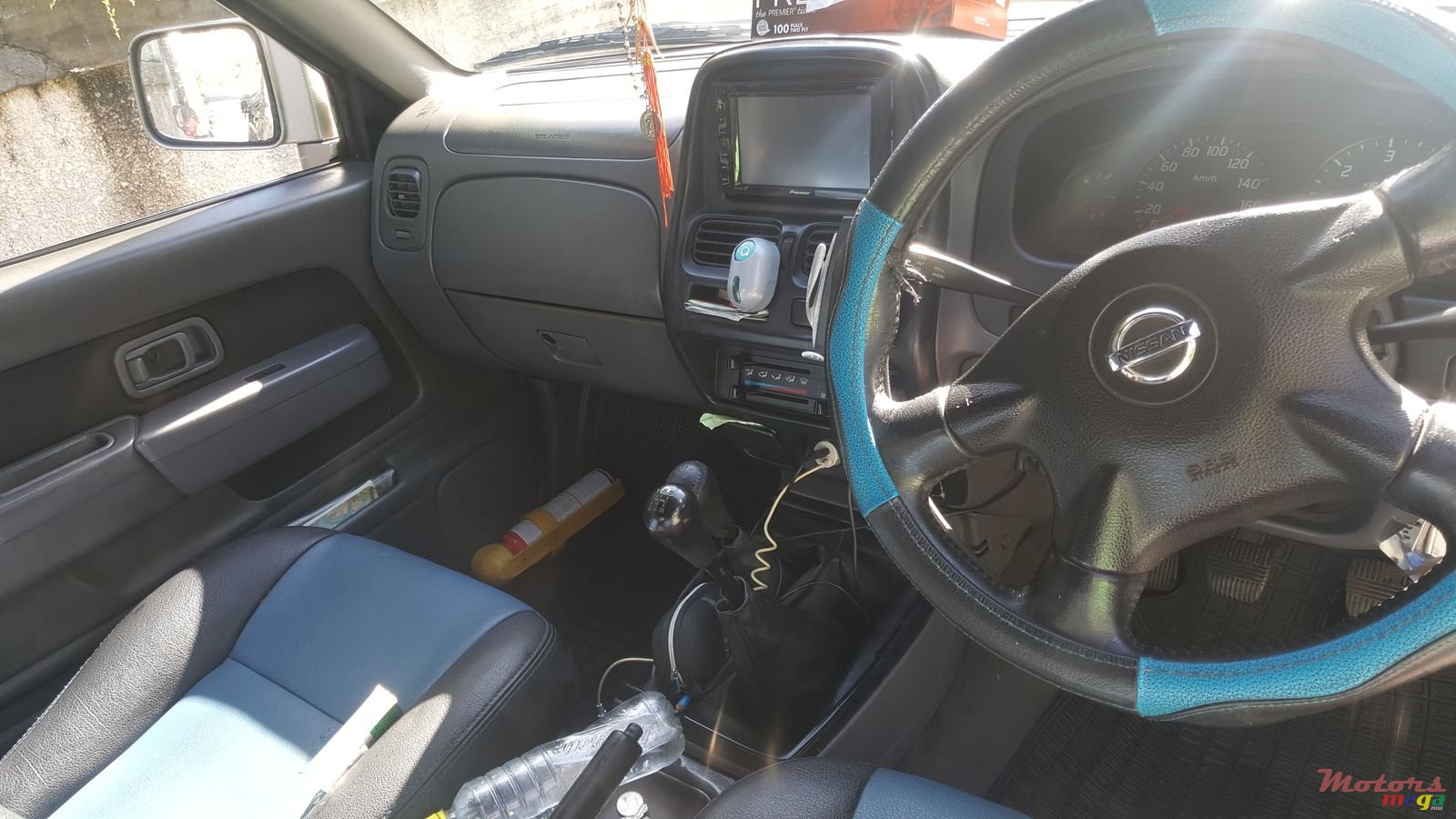 2005' Nissan Hardbody photo #1