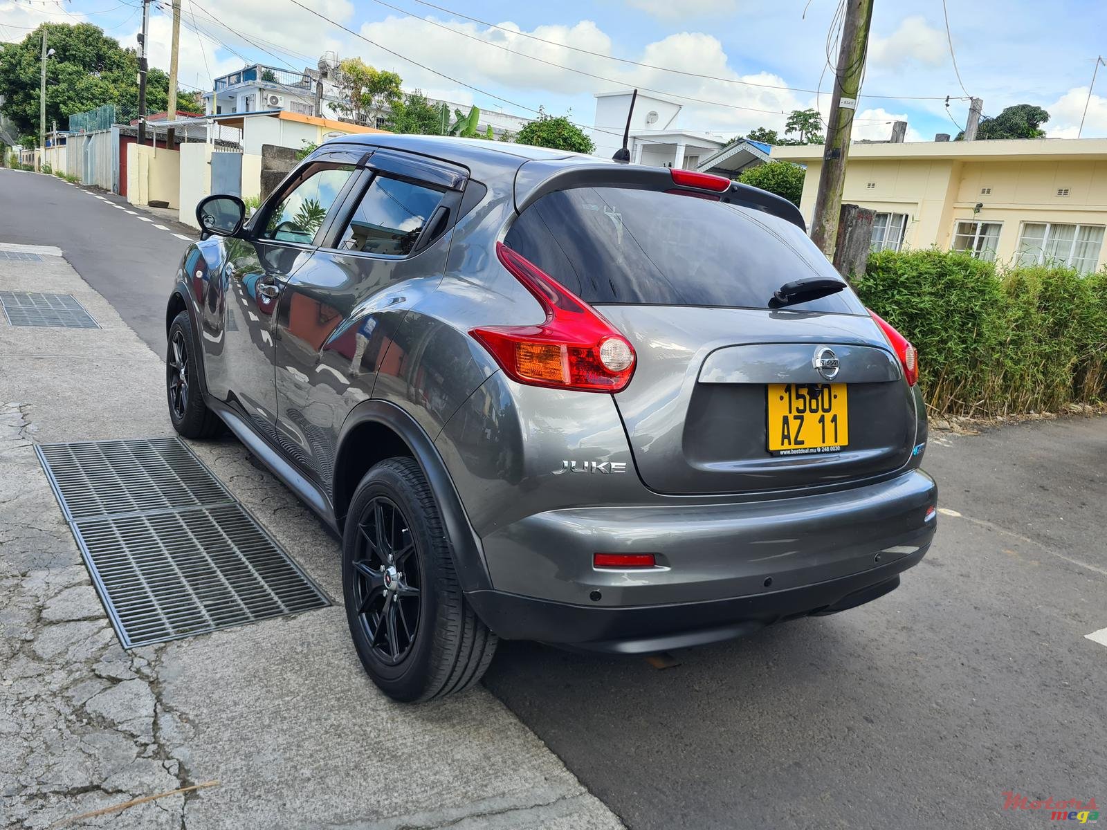 2011' Nissan Juke Automatic photo #4