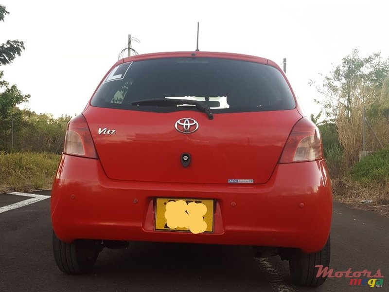 2005' Toyota Vitz photo #4