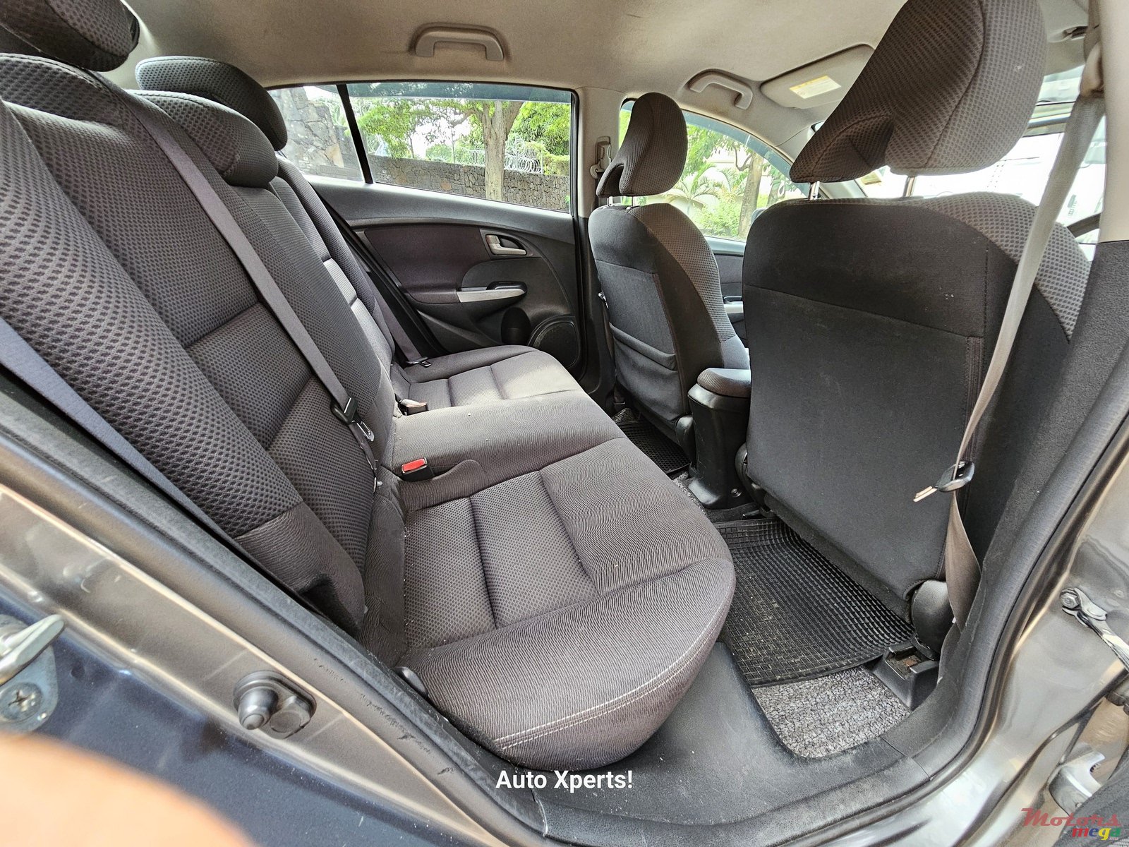 2011' Honda Insight Hybrid photo #7