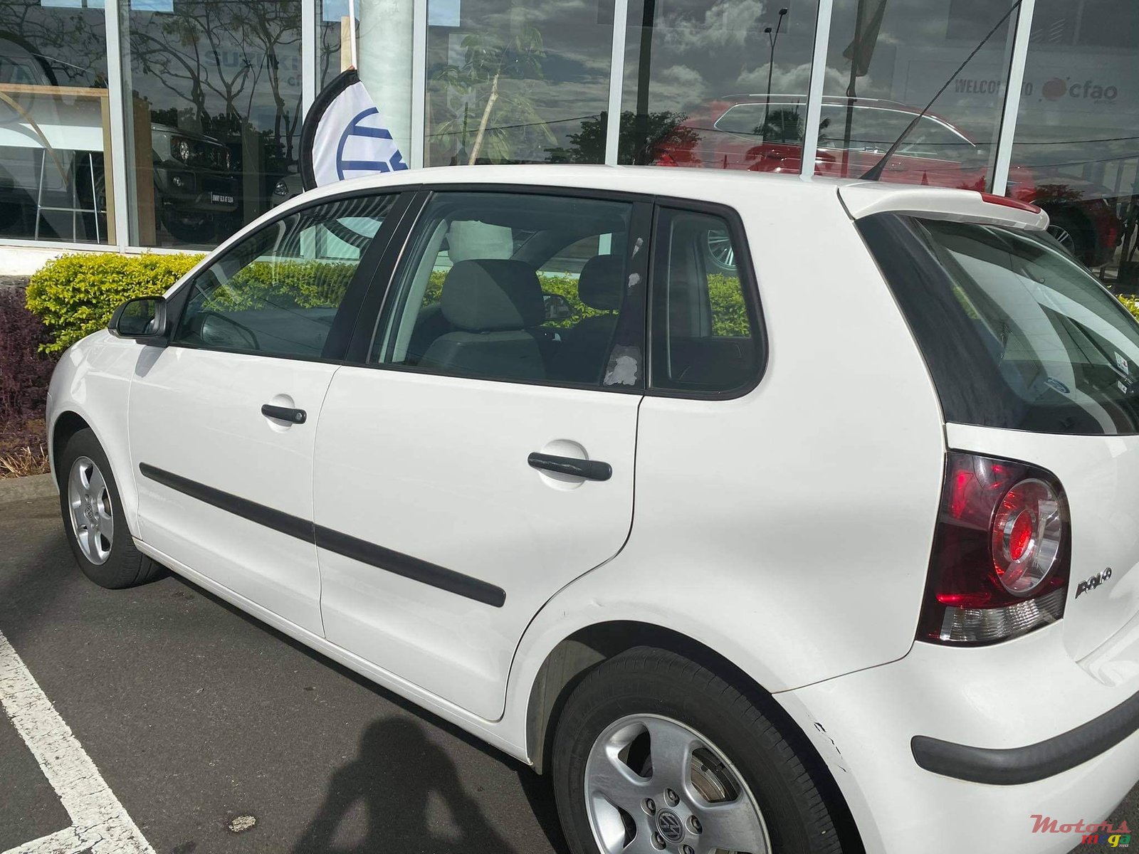 2010' Volkswagen Polo photo #1