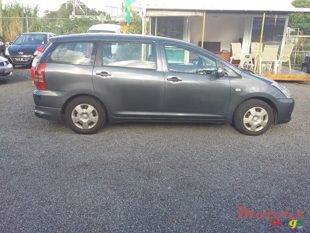 2003' Toyota Wish photo #5