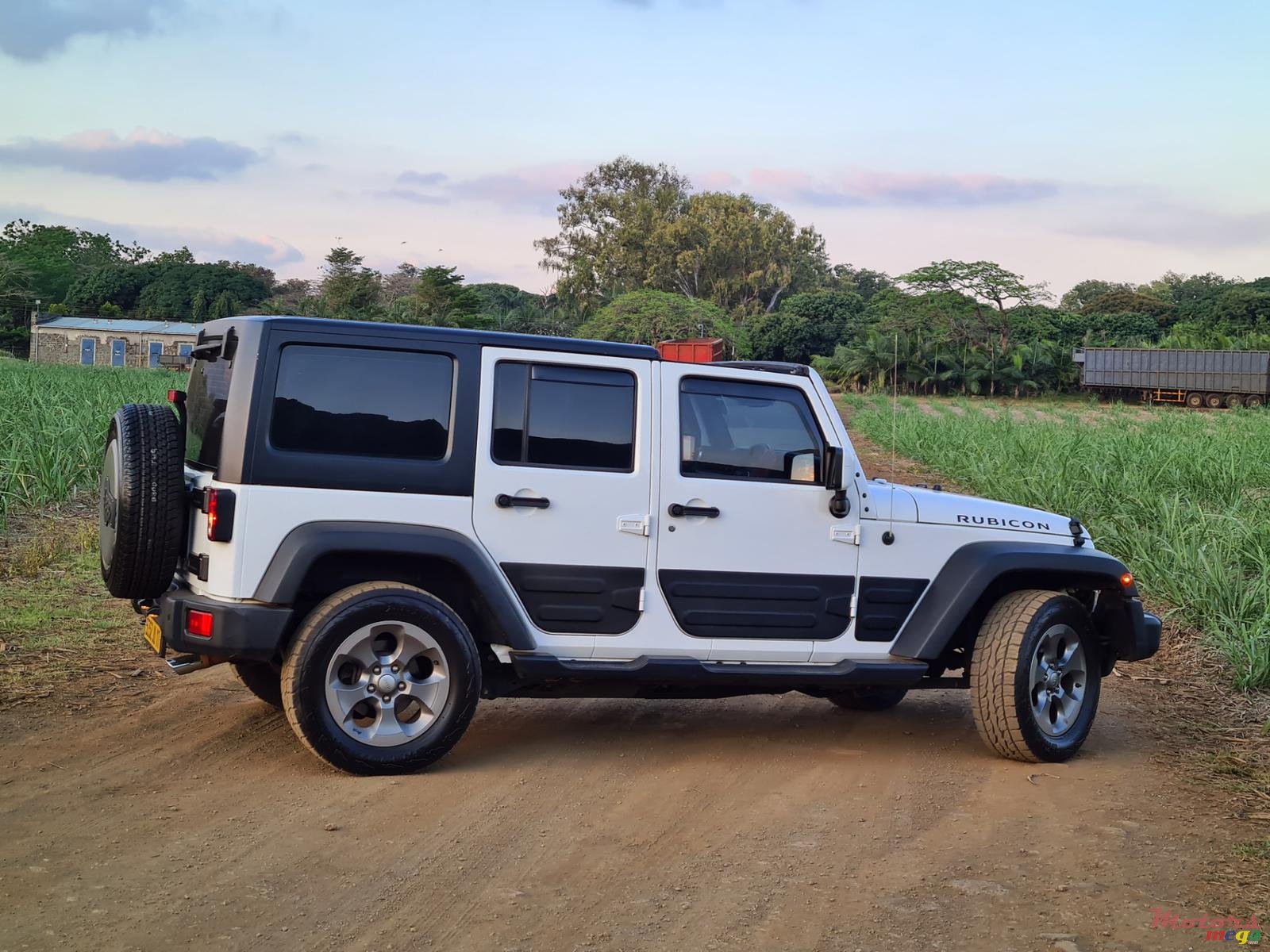2017' Jeep Wrangler Rubicon unlimited photo #4