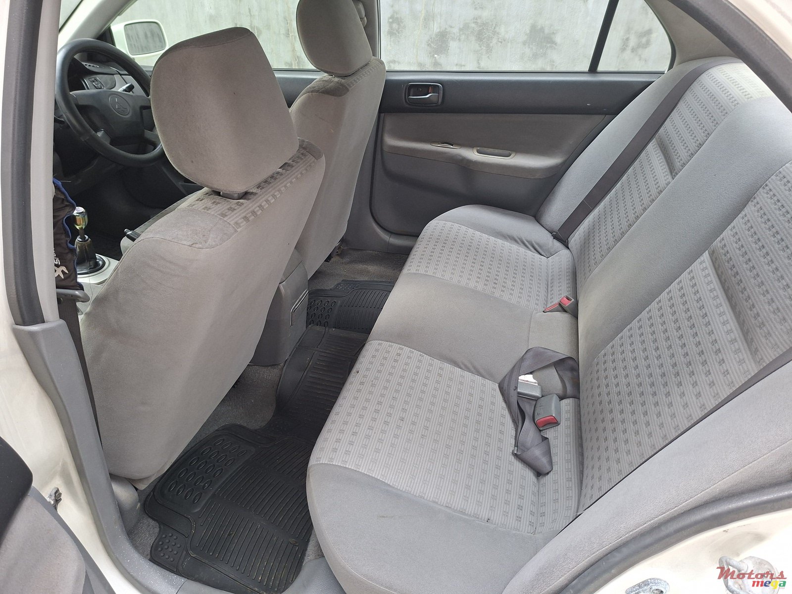 2004' Mitsubishi photo #6