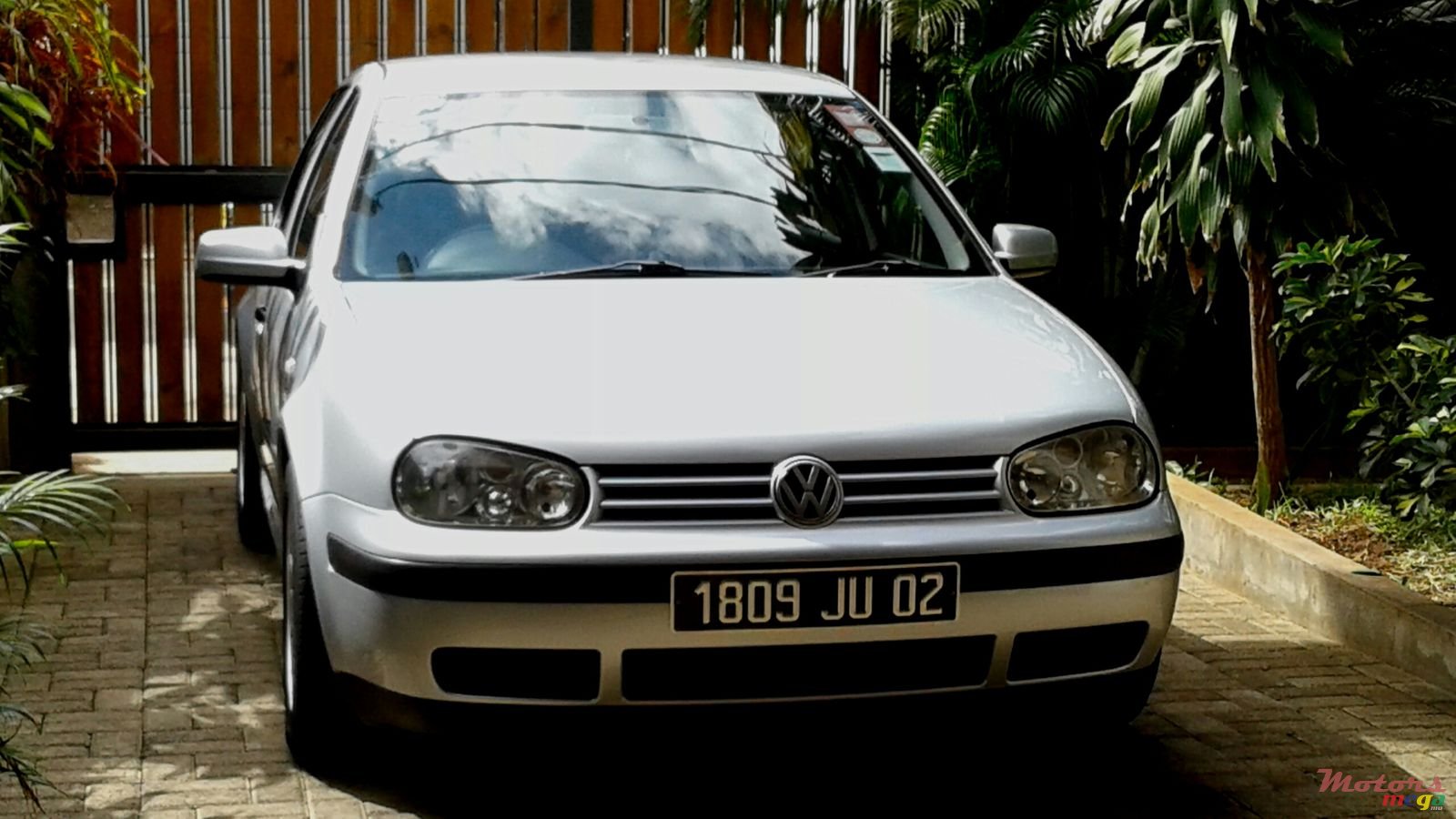 2002' Volkswagen Golf photo #4