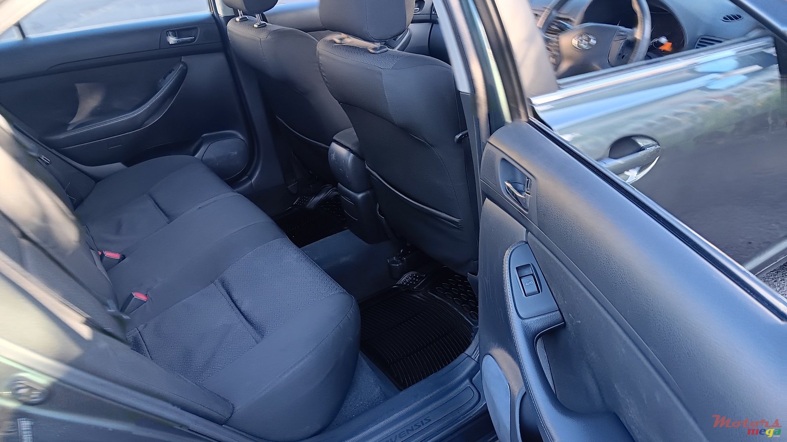 2007' Toyota Avensis photo #3