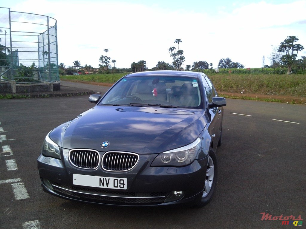 2009' BMW 523 photo #2