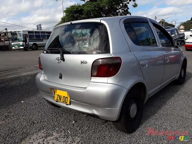 2000' Toyota Vitz photo #5