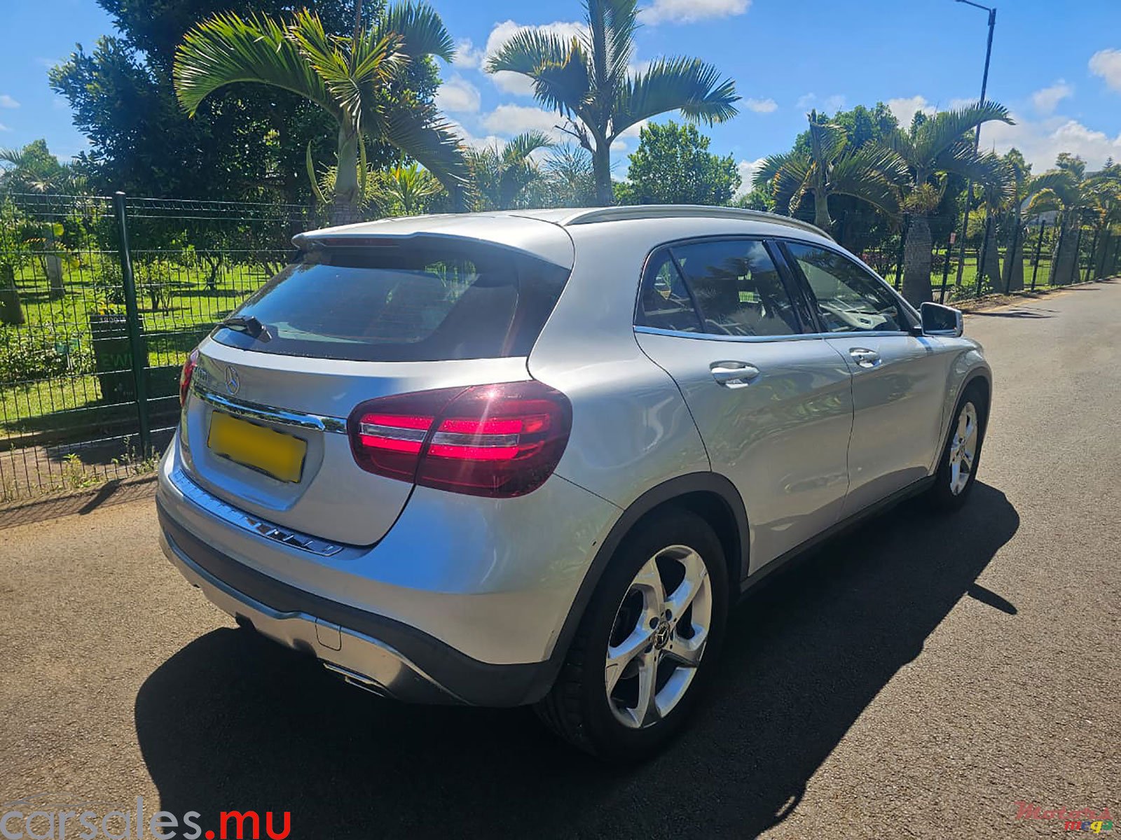 2019' Mercedes-Benz GLA 180 Urban 1.6 photo #4