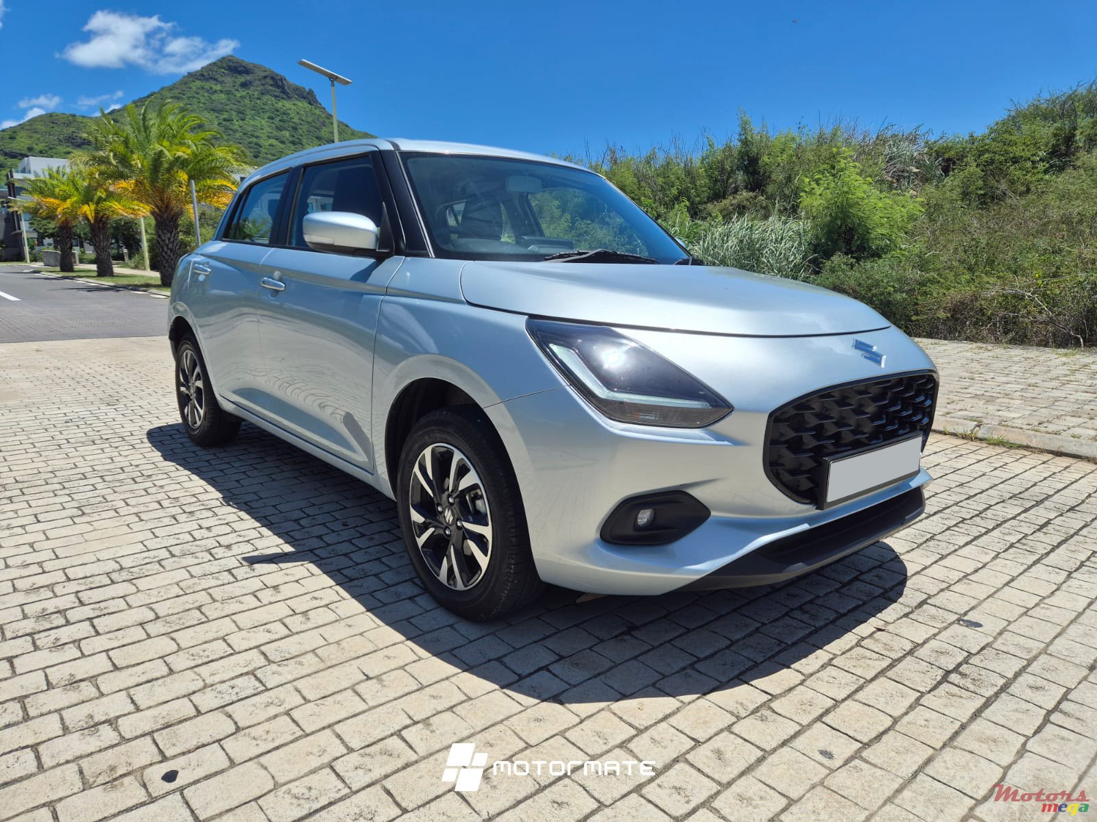2025' Suzuki Swift GLX photo #2