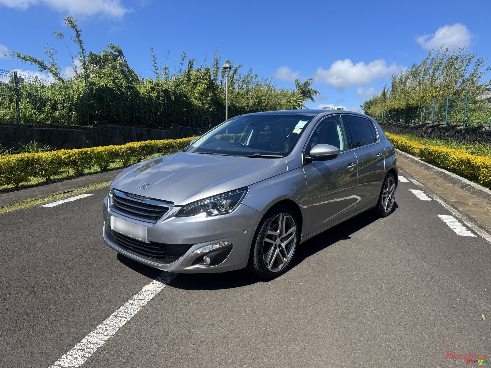 2015' Peugeot 308 photo #2