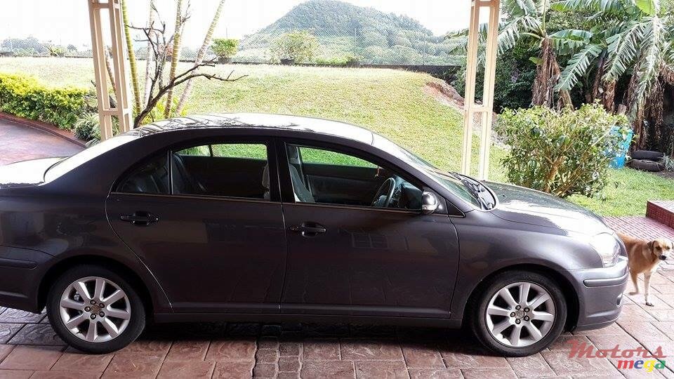 2007' Toyota Avensis photo #3