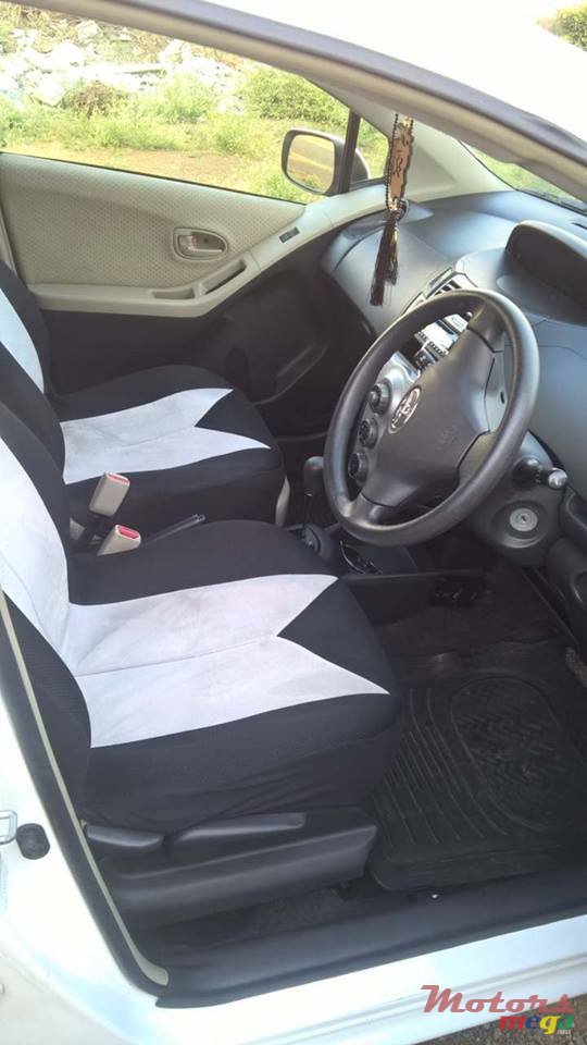 2007' Toyota Vitz photo #5