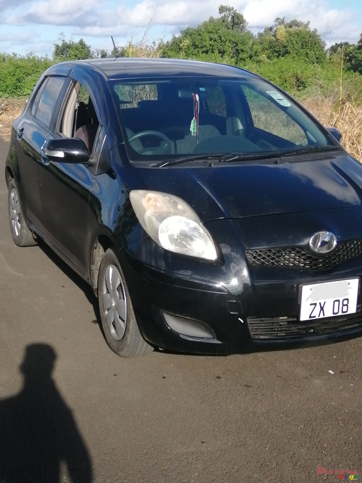 2008' Toyota Vitz photo #5