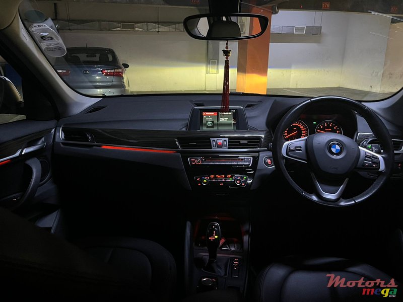 2018' BMW X1 s drive18i photo #5