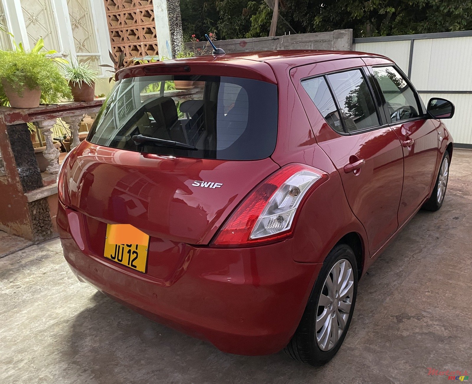 2012' Suzuki Swift photo #4