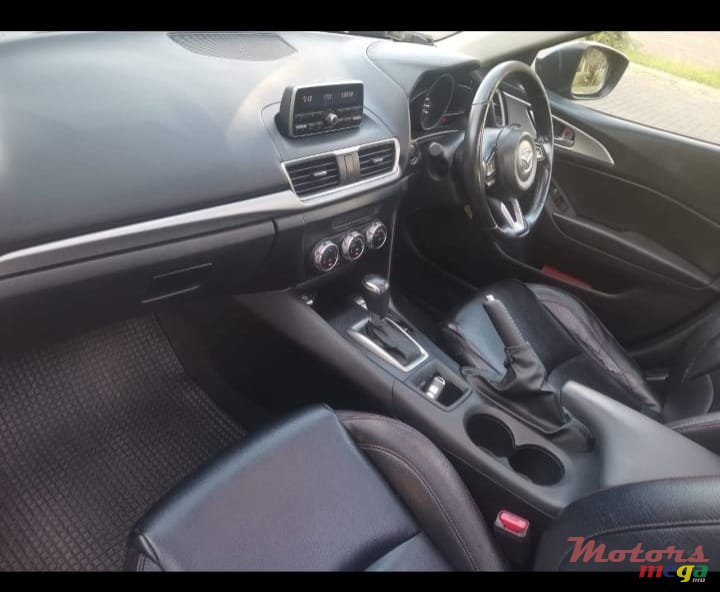 2017' Mazda 3 photo #7