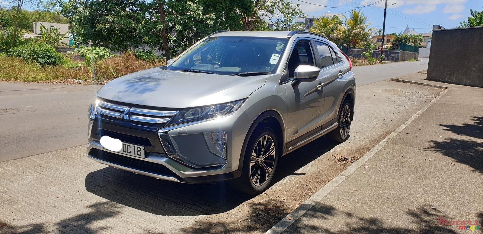 2018' Mitsubishi Eclipse photo #2