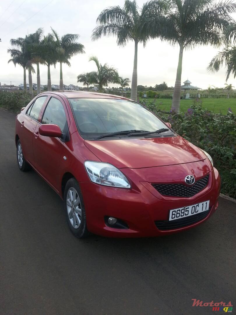 2011' Toyota Yaris manuel photo #1