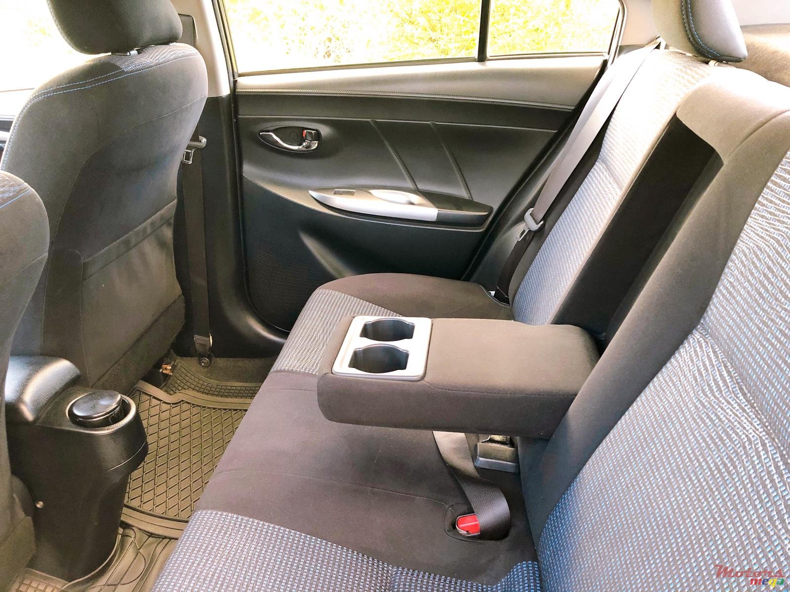 2014' Toyota Yaris photo #5