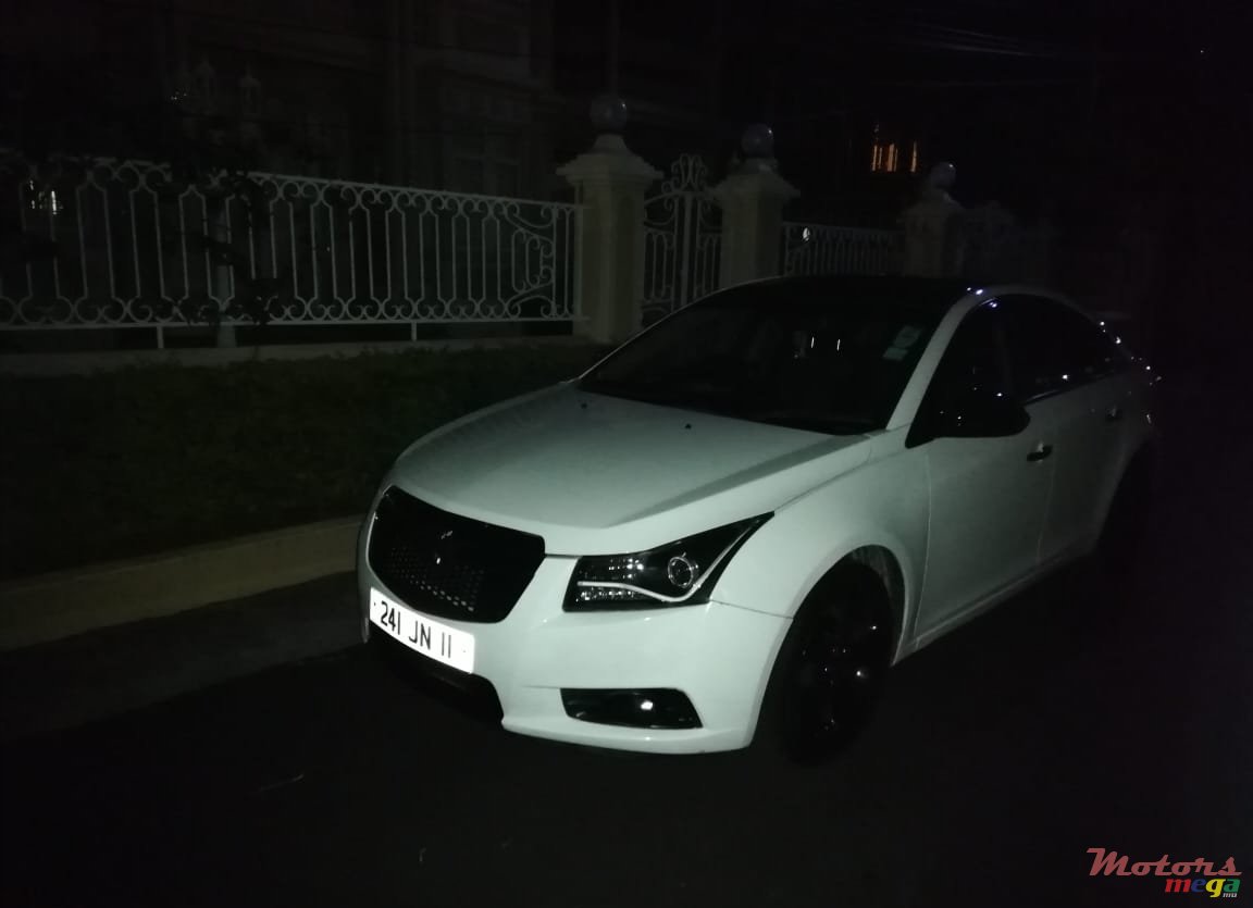 2011' Chevrolet Cruze photo #4